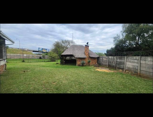 3 BEDROOM FREEHOLD FOR SALE IN BRACKENHURST